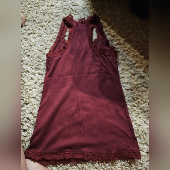Maroon hollister tank shirt - Picture 4 of 4